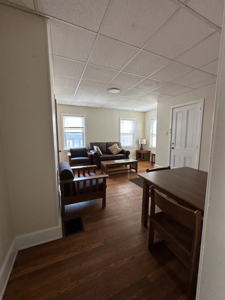 522 West Third Street, 2E